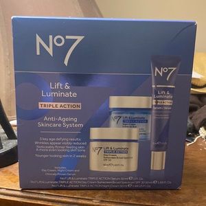 NO 7 LIFT & LAMINATE TRIPLE ACTION